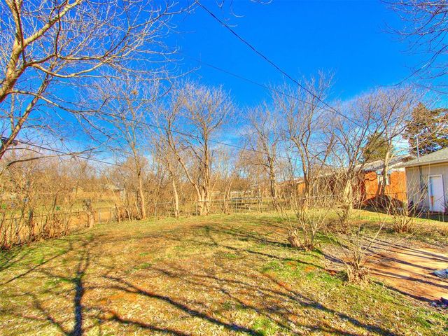 2413 Queensbury Road, Moore, OK 73160