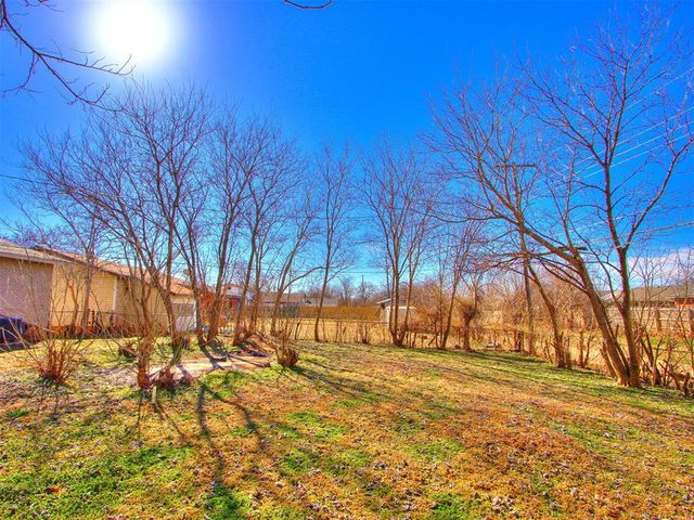 2413 Queensbury Road, Moore, OK 73160