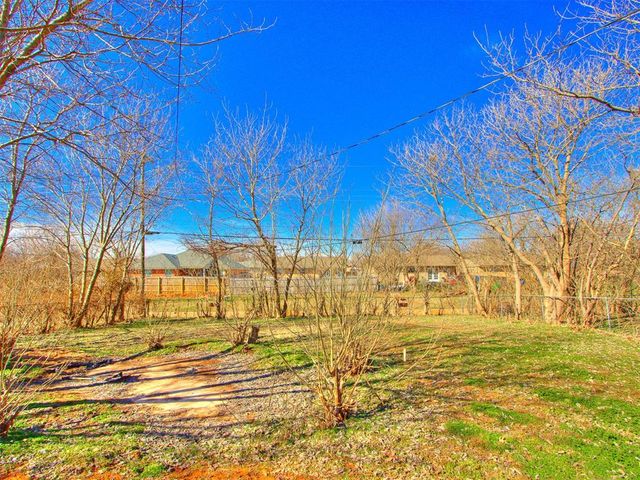 2413 Queensbury Road, Moore, OK 73160