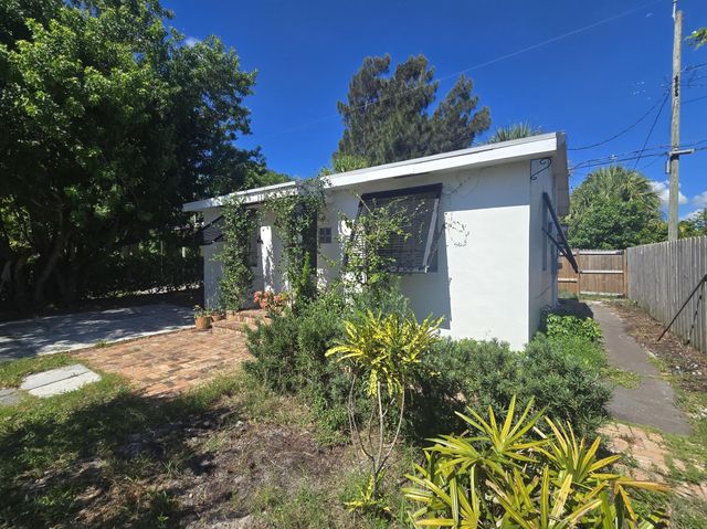 1115 S M Street, Lake Worth Beach, FL 33460