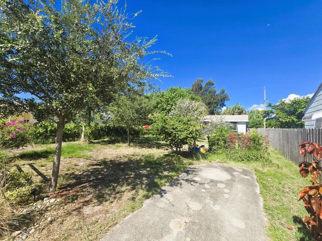 1115 S M Street, Lake Worth Beach, FL 33460