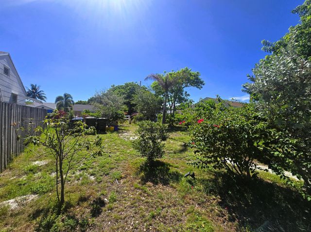 1115 S M Street, Lake Worth Beach, FL 33460