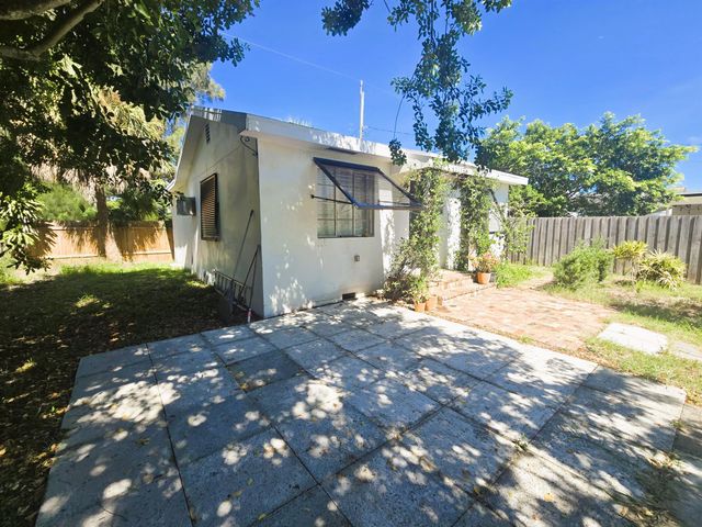 1115 S M Street, Lake Worth Beach, FL 33460