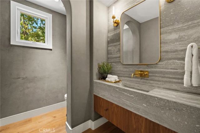 15 Seabluff, Newport Beach, CA 92660