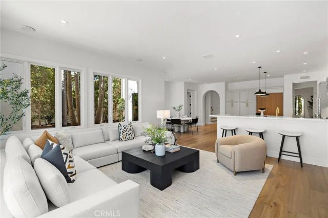 15 Seabluff, Newport Beach, CA 92660