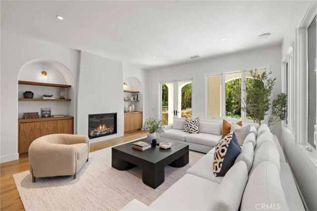 15 Seabluff, Newport Beach, CA 92660