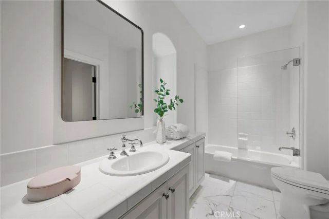 15 Seabluff, Newport Beach, CA 92660