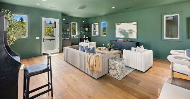 15 Seabluff, Newport Beach, CA 92660