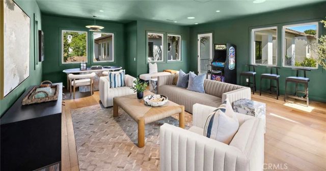 15 Seabluff, Newport Beach, CA 92660