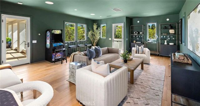 15 Seabluff, Newport Beach, CA 92660