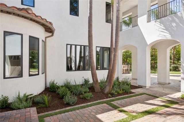 15 Seabluff, Newport Beach, CA 92660