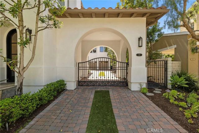 15 Seabluff, Newport Beach, CA 92660