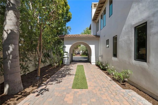 15 Seabluff, Newport Beach, CA 92660