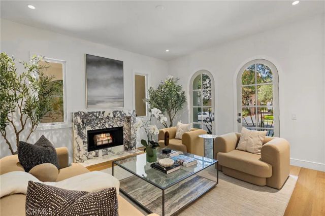 15 Seabluff, Newport Beach, CA 92660