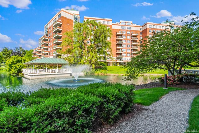 111 Cherry Valley Avenue 304, Garden City, NY 11530