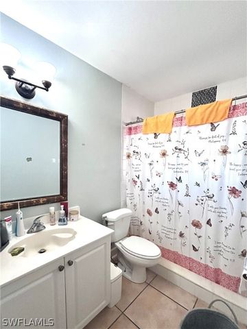 675 Pine Cone LN, Naples, FL 34104