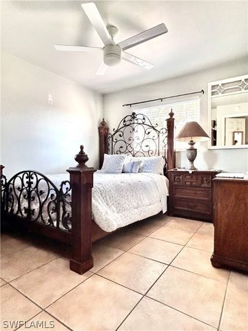 675 Pine Cone LN, Naples, FL 34104