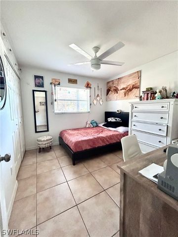 675 Pine Cone LN, Naples, FL 34104