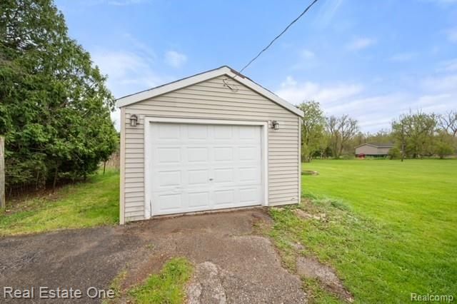 11099 Irish Road, Otisville, MI 48463