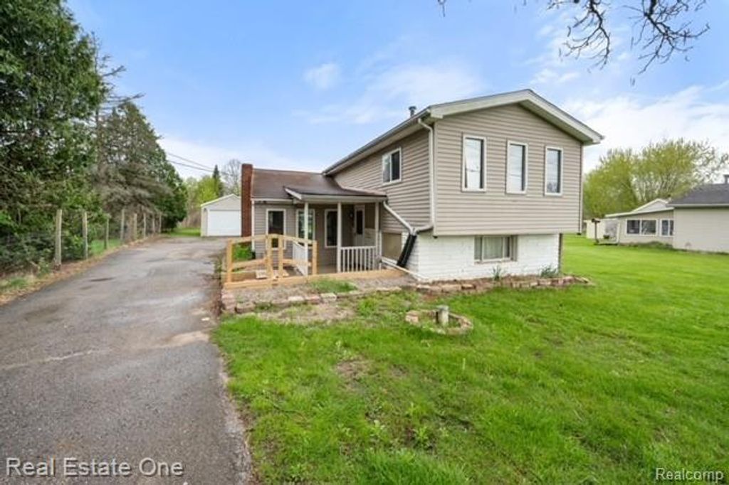11099 Irish Road, Otisville, MI 48463
