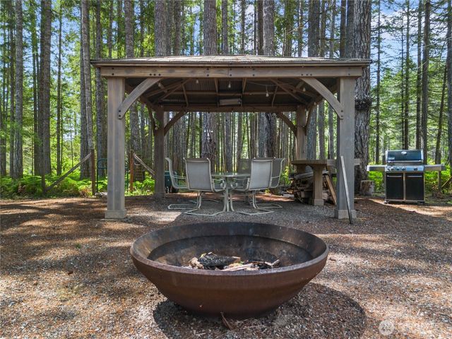 51 N Coho Court, Hoodsport, WA 98548