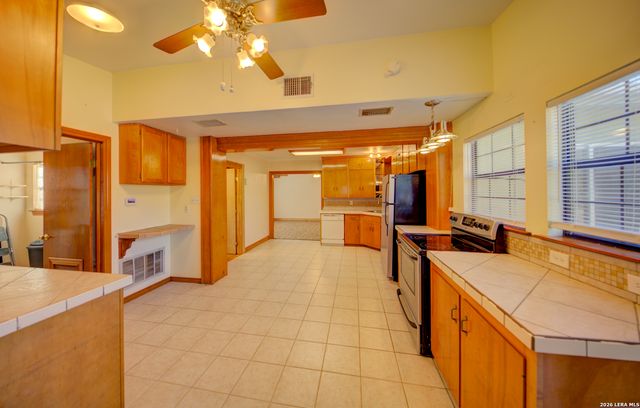 25926 Fleet Garden, San Antonio, TX 78255