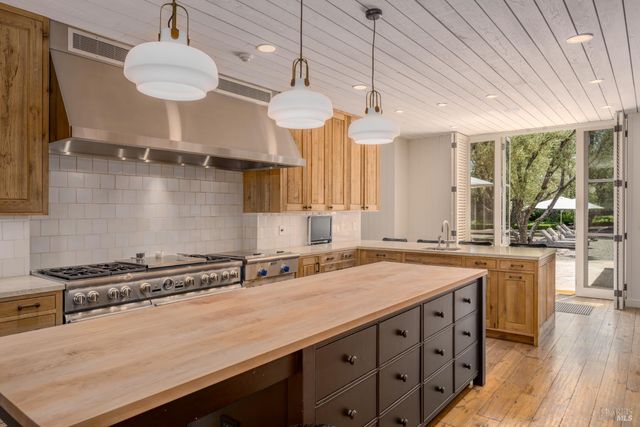 900 Rutherford Rd, Rutherford, CA 94573