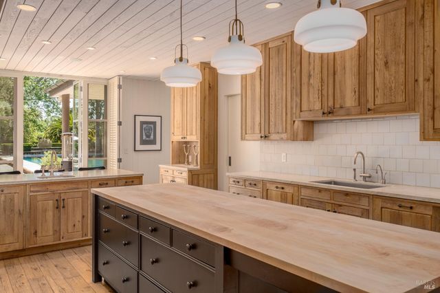 900 Rutherford Rd, Rutherford, CA 94573