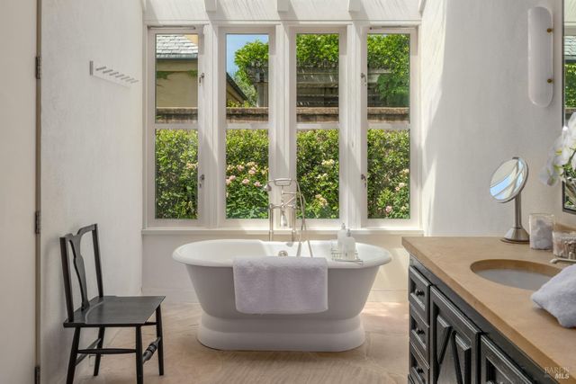 900 Rutherford Rd, Rutherford, CA 94573