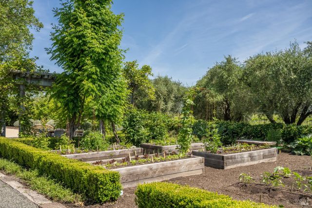 900 Rutherford Rd, Rutherford, CA 94573