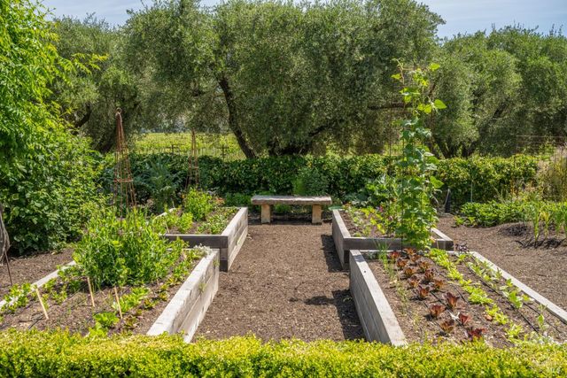 900 Rutherford Rd, Rutherford, CA 94573