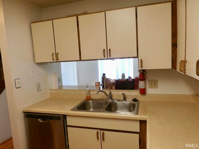 2370 S Henderson Street, Bloomington, IN 47401