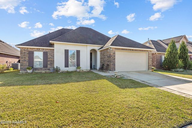 404 Cautillion Drive, Youngsville, LA 70592