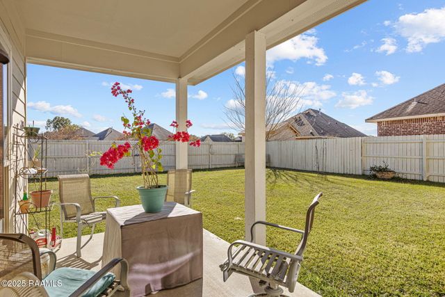 404 Cautillion Drive, Youngsville, LA 70592