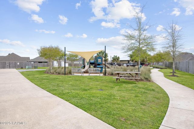 404 Cautillion Drive, Youngsville, LA 70592