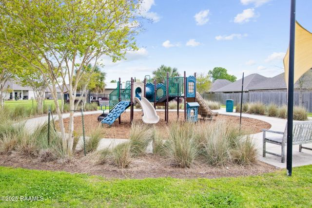 404 Cautillion Drive, Youngsville, LA 70592