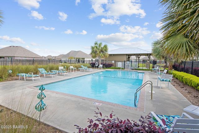 404 Cautillion Drive, Youngsville, LA 70592