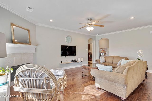 404 Cautillion Drive, Youngsville, LA 70592