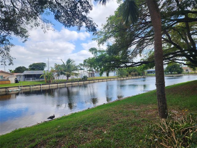 7630 Westwood Drive 328, Tamarac, FL 33321
