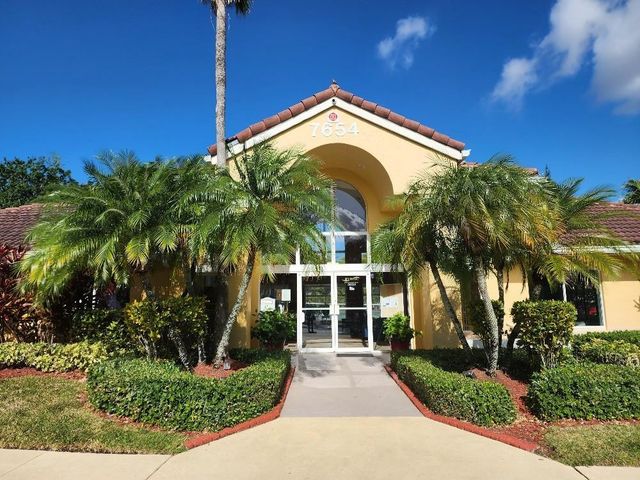 7630 Westwood Drive 328, Tamarac, FL 33321