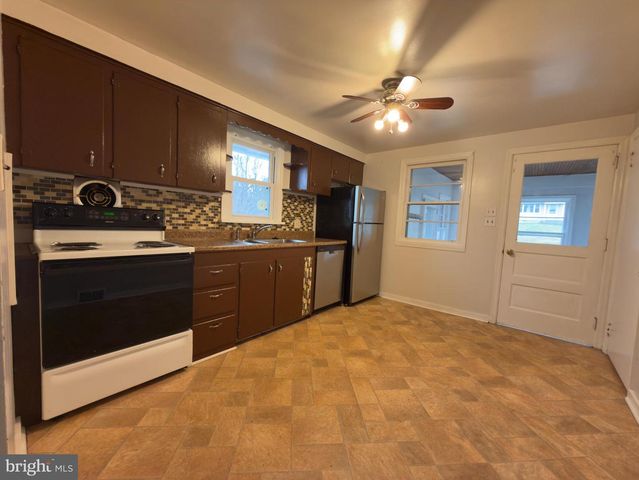 204 OLD WEST PENN AVE, Wernersville, PA 19565