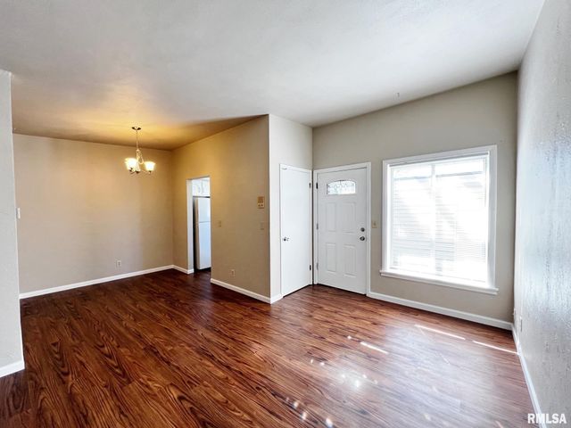 6831 N FROSTWOOD Parkway, Peoria, IL 61615