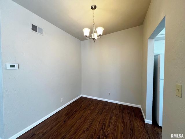 6831 N FROSTWOOD Parkway, Peoria, IL 61615