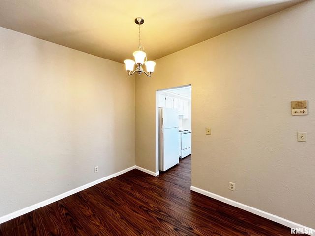 6831 N FROSTWOOD Parkway, Peoria, IL 61615