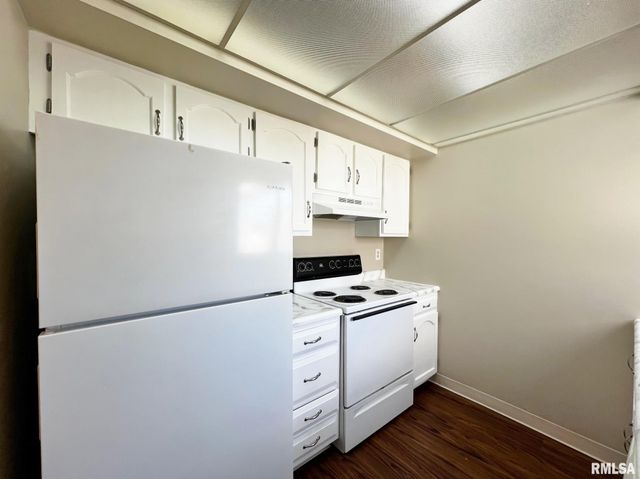 6831 N FROSTWOOD Parkway, Peoria, IL 61615