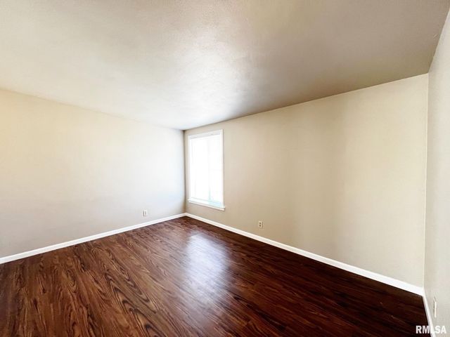 6831 N FROSTWOOD Parkway, Peoria, IL 61615