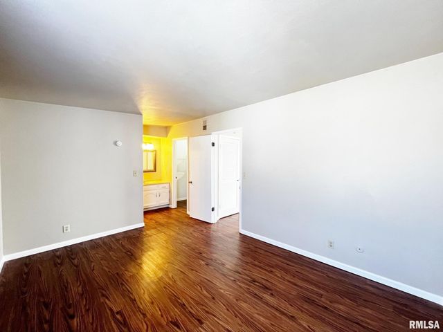 6831 N FROSTWOOD Parkway, Peoria, IL 61615