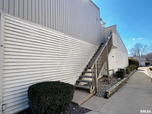 6831 N FROSTWOOD Parkway, Peoria, IL 61615