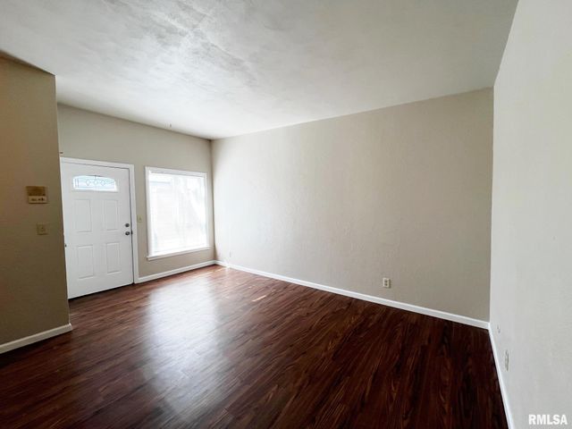 6831 N FROSTWOOD Parkway, Peoria, IL 61615