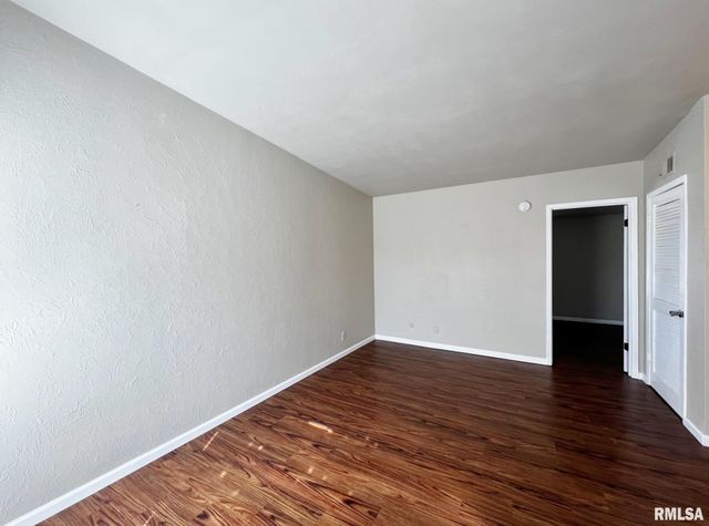 6831 N FROSTWOOD Parkway, Peoria, IL 61615